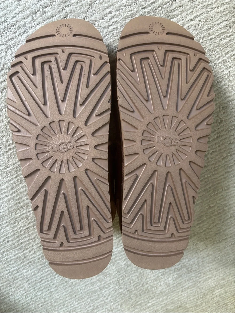 UGG® Goldenstar Platform Sandal CHESTNUT size 8